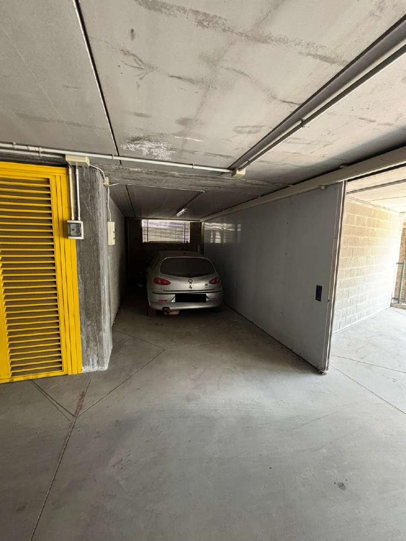 Foto 2 — Posto auto coperto · 403 m²