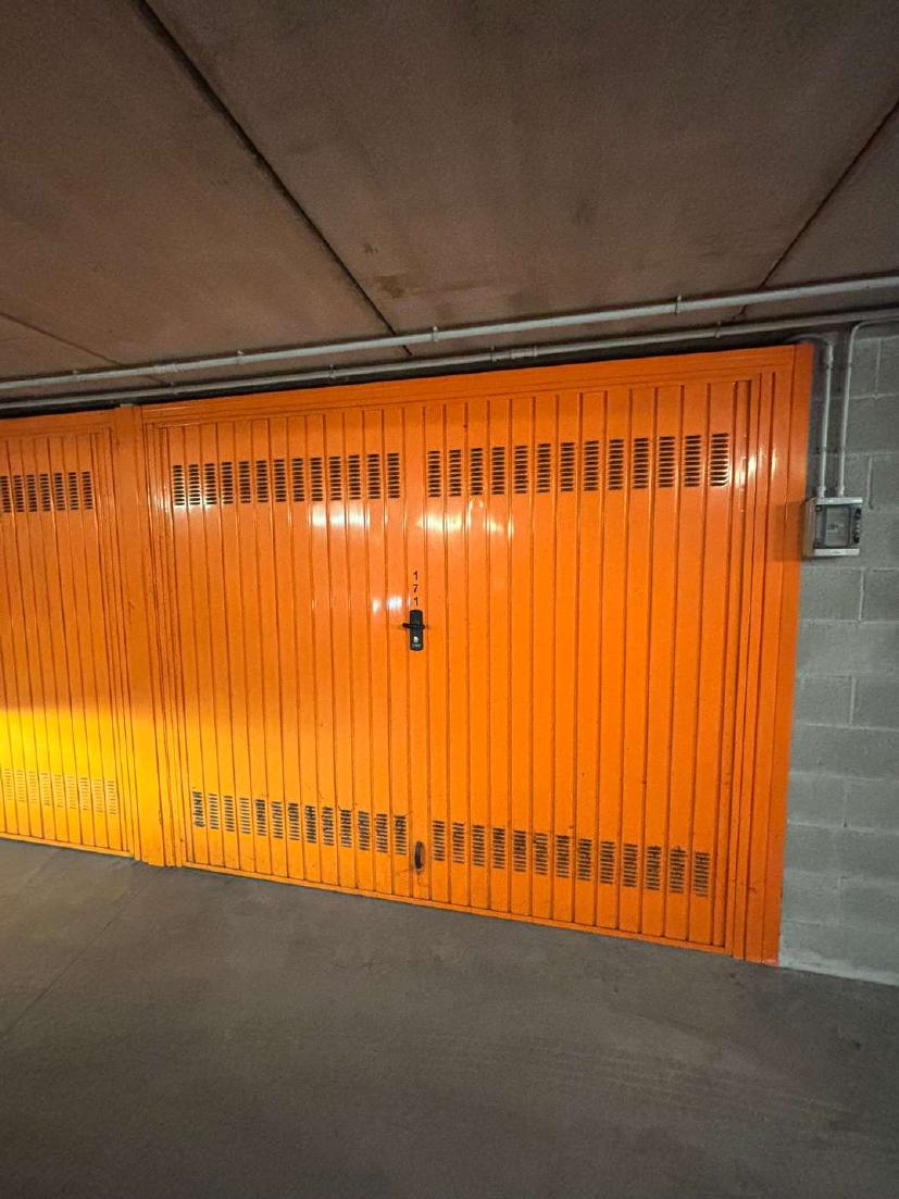 Foto 2 — Posto auto coperto · 403 m²